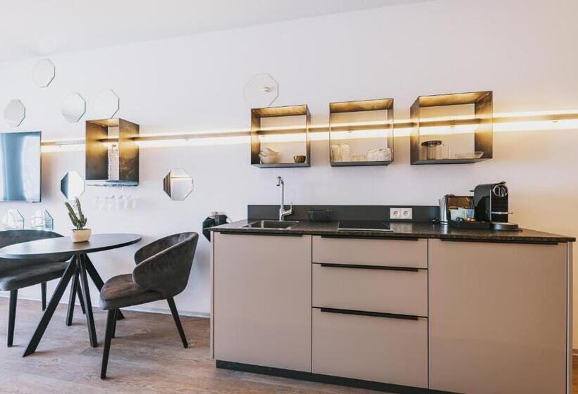اتاق لوکس, Nikolaus By Avenida Panoramic Wellness Suites