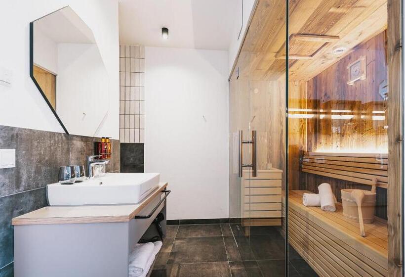 اتاق لوکس, Nikolaus By Avenida Panoramic Wellness Suites