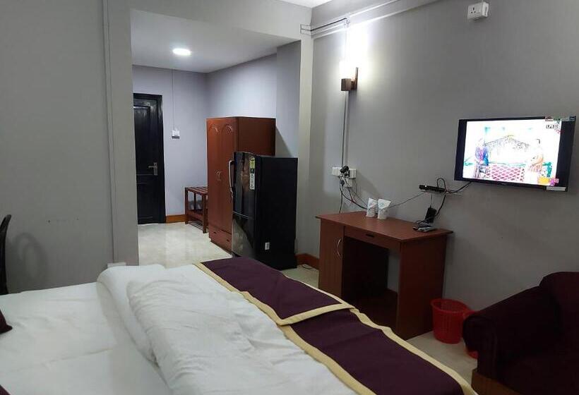 Deluxe Room Mountain View, Chhungte International