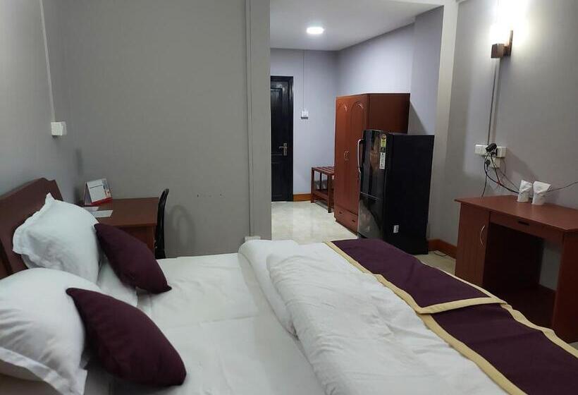 Deluxe Room Mountain View, Chhungte International
