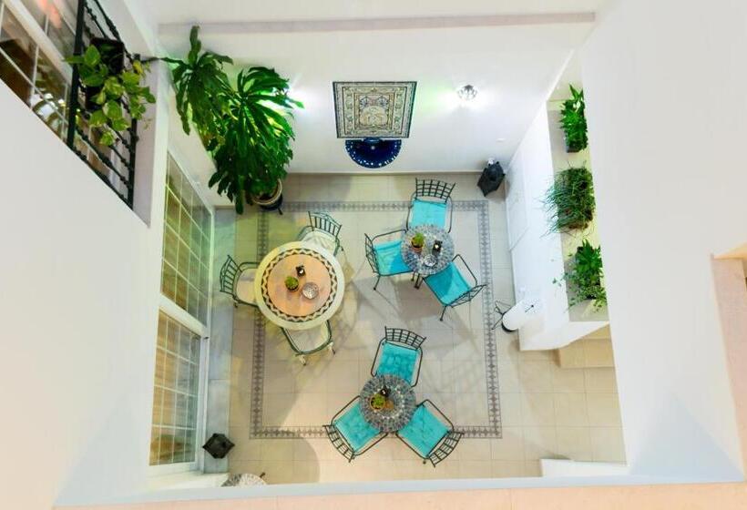 اتاق اکونومی, Triana Luxury Home
