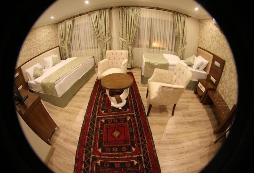 اتاق لوکس سه تخته, Tuğhan