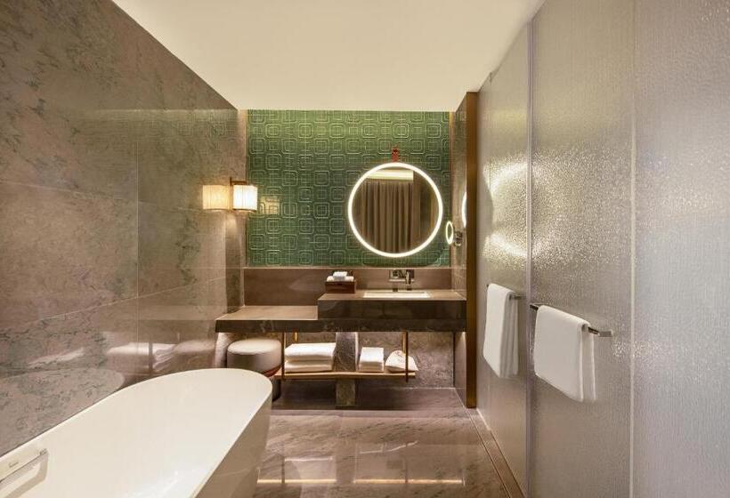 سوئیت با تخت بزرگ, Hualuxe Hotels And Resorts Qingdao Licang, An Ihg