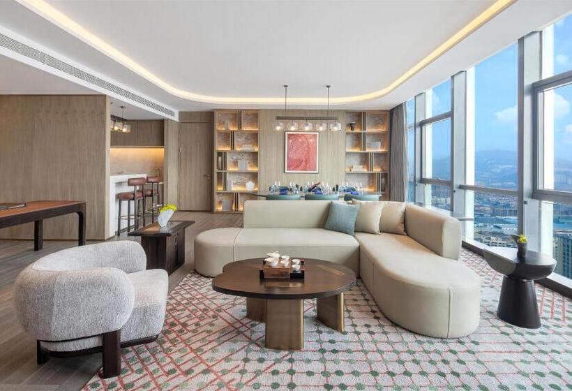 سوئیت با تخت بزرگ, Hualuxe Hotels And Resorts Qingdao Licang, An Ihg