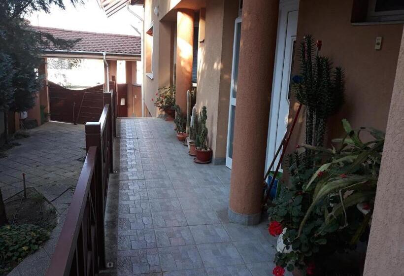 اتاق استاندارد سه نفره, Kenézy Lux Apartman Vendégház