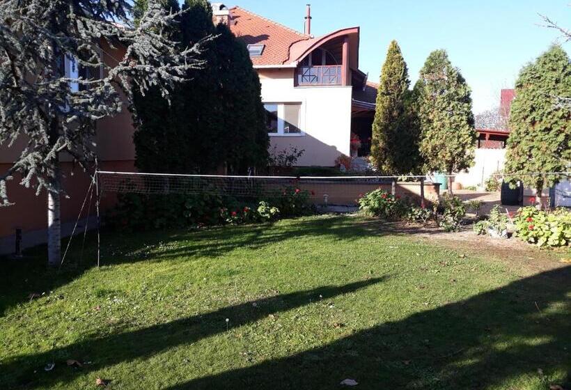 اتاق استاندارد سه نفره, Kenézy Lux Apartman Vendégház