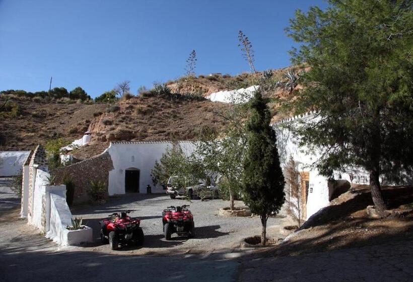 اتاق سوپریور با وان آب گرم, Casas Cueva Y Cortijo La Tala En Guadix