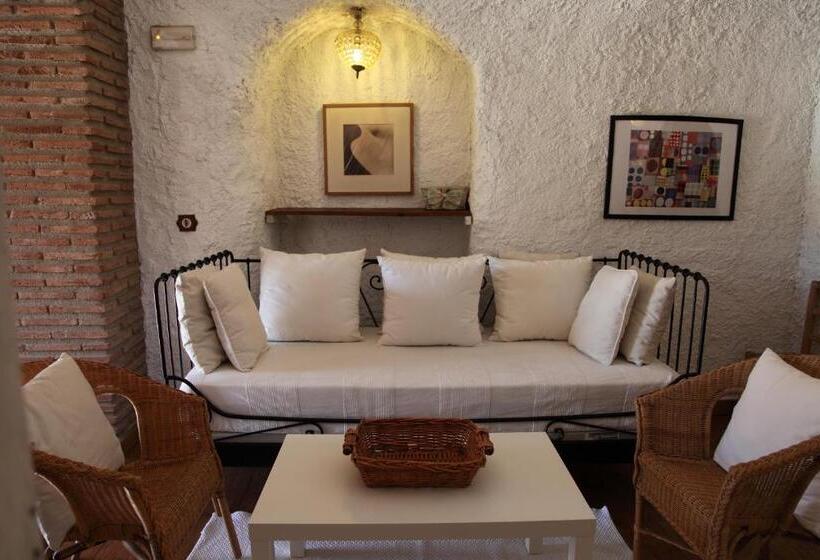 Superior Room with Hot Tub, Casas Cueva La Tala