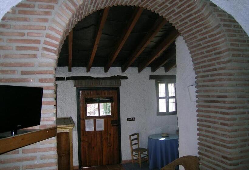 اتاق سوپریور با وان آب گرم, Casas Cueva Y Cortijo La Tala En Guadix