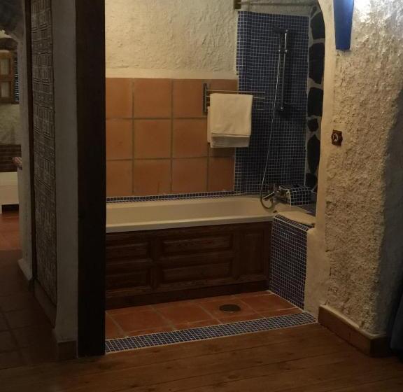 اتاق استاندارد با وان آب گرم, Casas Cueva Y Cortijo La Tala En Guadix
