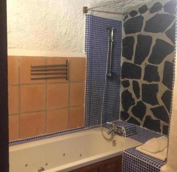 اتاق استاندارد با وان آب گرم, Casas Cueva Y Cortijo La Tala En Guadix