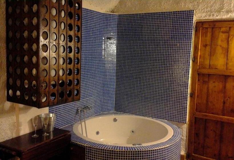 اتاق سوپریور با وان آب گرم, Casas Cueva Y Cortijo La Tala En Guadix