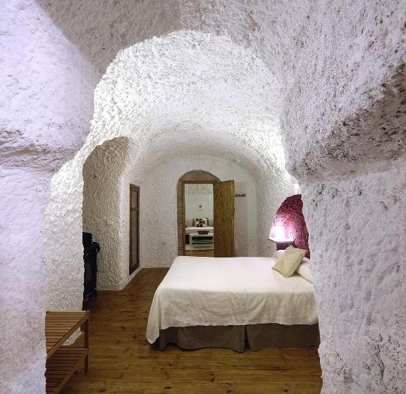 اتاق سوپریور با وان آب گرم, Casas Cueva Y Cortijo La Tala En Guadix