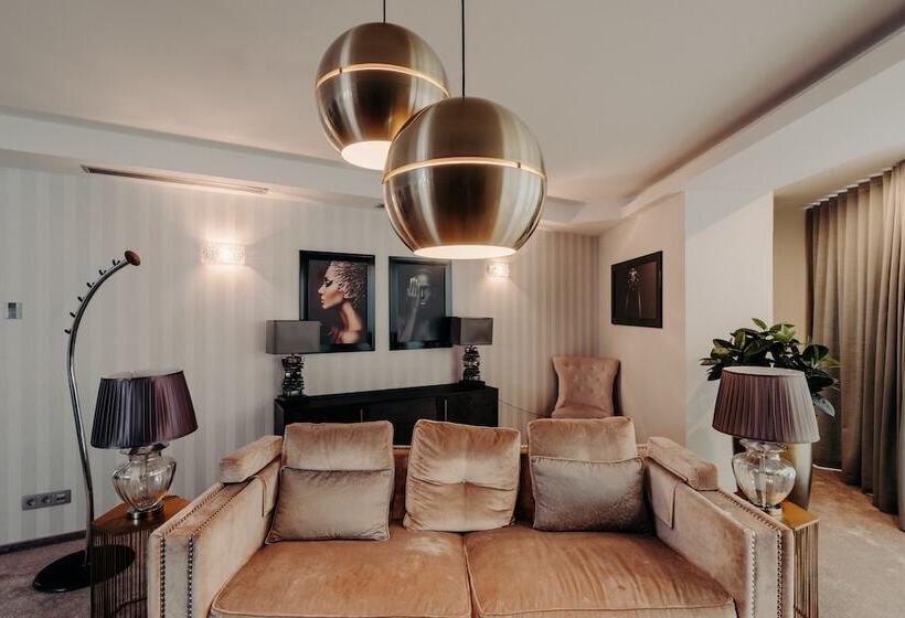سوییت, Holiday Inn Trnava, An Ihg
