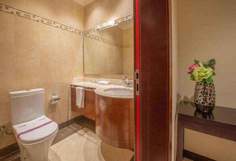 اتاق استاندارد با تخت دو نفره بزرگ, Mercure Corniche Al Khobar