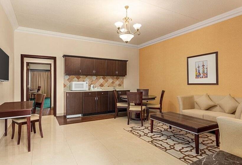 3 Bedroom Suite, Ramada By Wyndham Dammam Khaleej Road