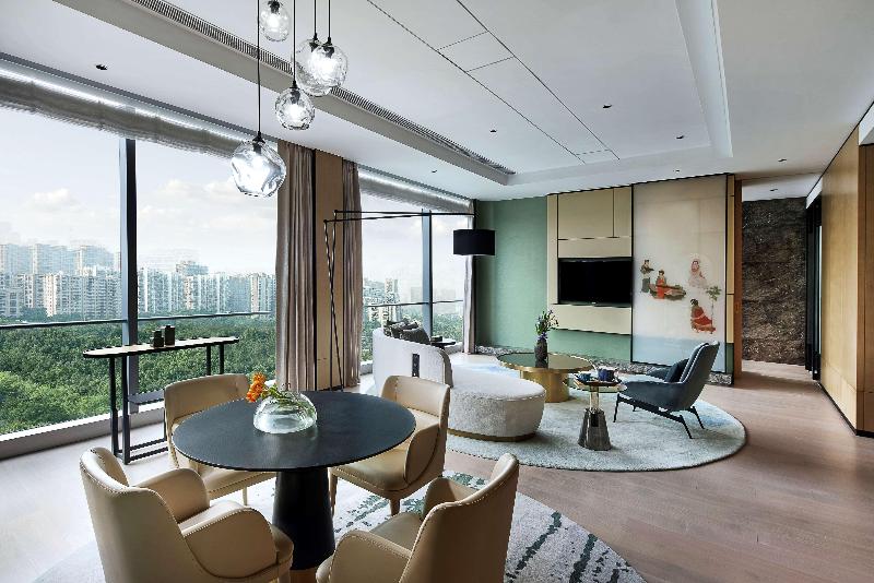 سوییت جونیور کلاب, Renaissance Zurich Tower