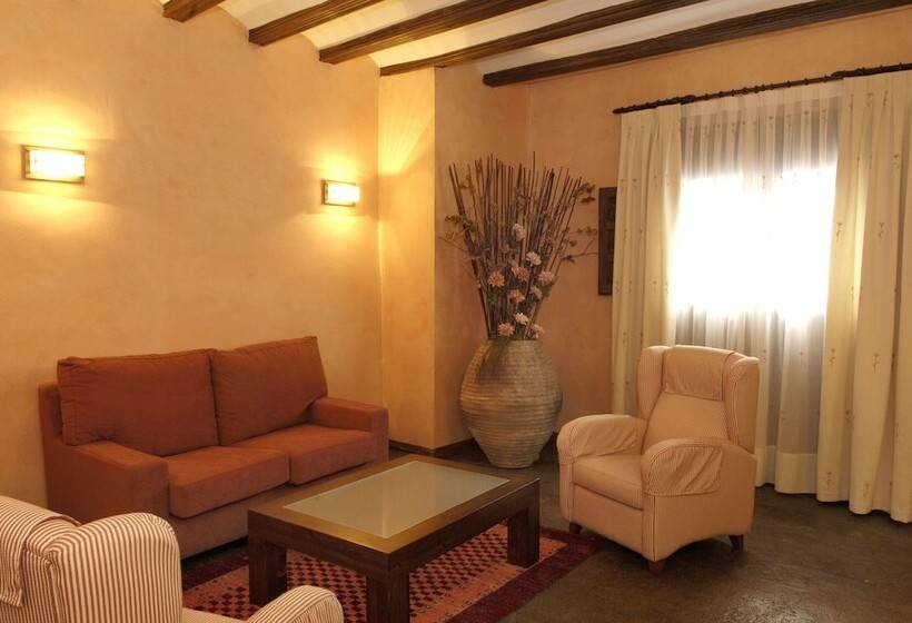 سوییت, La Casona Del Solanar