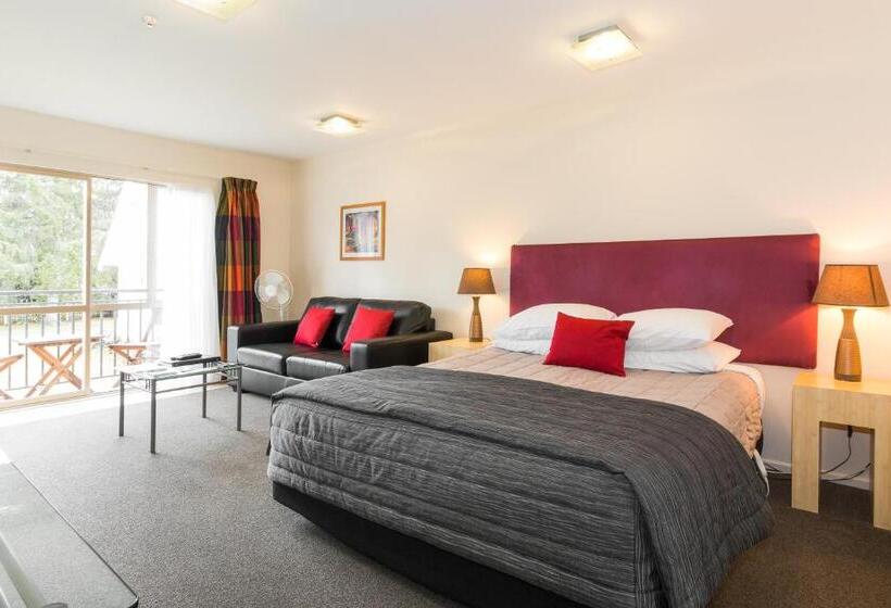 Studio Executive, Tussock Peak Motor Lodge