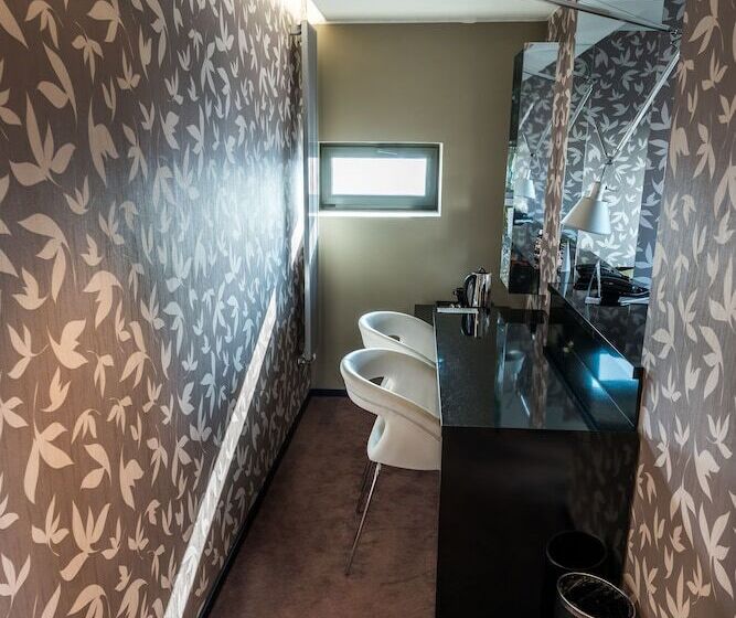 Junior Suite, Yasmin Kosice