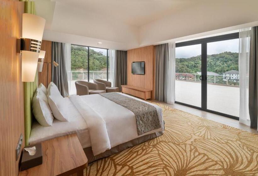 سوییت خانوادگی, Zenith Hotel Cameron
