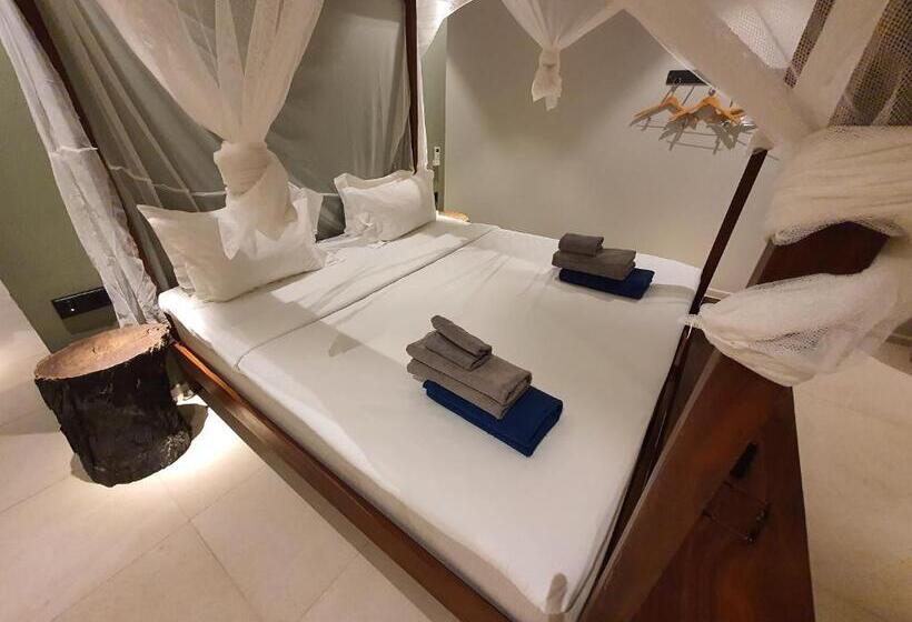 اتاق استاندارد با چشم‌انداز استخر, Kalimba Beach Resort