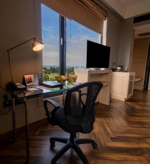 デラックスルーム, Polo Towers Agartala