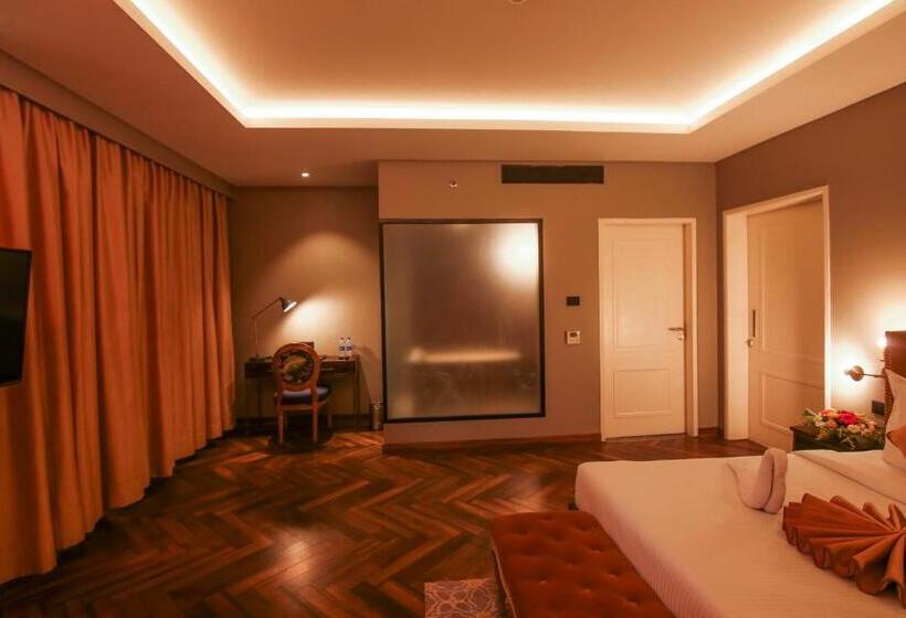 スイート（家族用）, Polo Towers Agartala