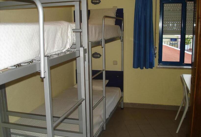 Standard Quadruple Room, Hi Lagos  Pousada De Juventude