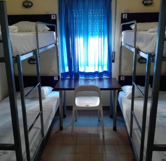 Standard Quadruple Room, Hi Lagos  Pousada De Juventude