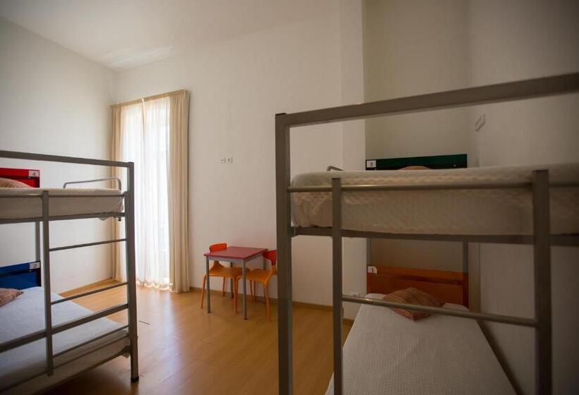 تختخواب در اتاق مشترک, Hi Tavira – Pousada De Juventude