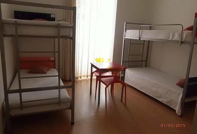 تختخواب در اتاق مشترک, Hi Tavira – Pousada De Juventude