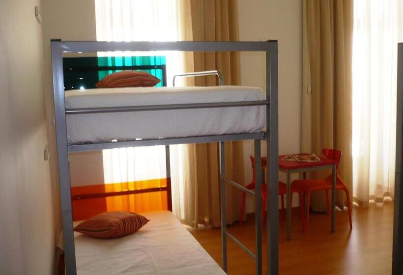 اتاق استاندارد چهارنفره با سرویس بهداشتی مشترک, Hi Tavira – Pousada De Juventude