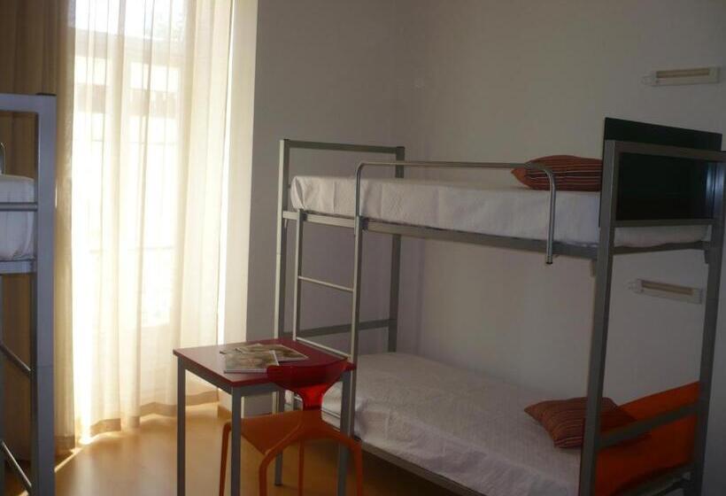 اتاق استاندارد چهارنفره با سرویس بهداشتی مشترک, Hi Tavira – Pousada De Juventude