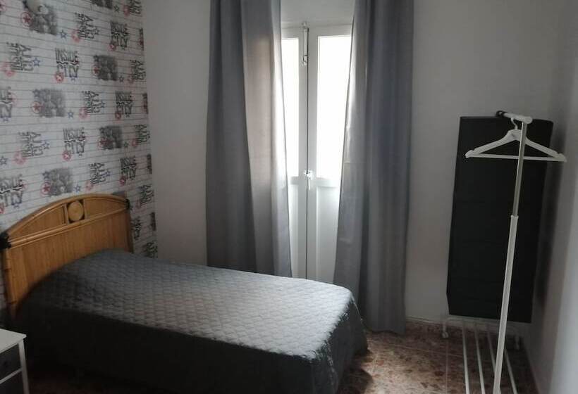 חדר סטנדרט חדר אמבטיה משותף, Alcaravaneras Hostel