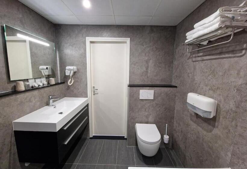 سوییت سوپریور, Atlas Hotel Holiday