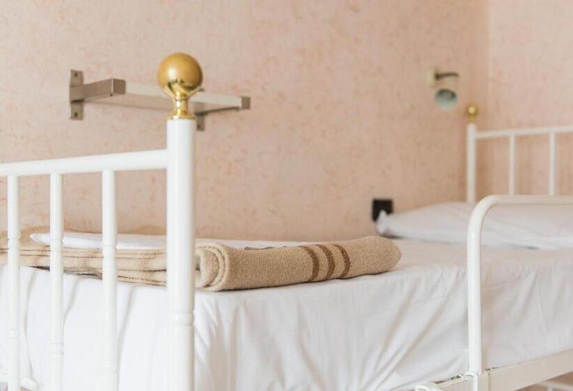 اتاق استاندارد چهار تخته, Hostel Archi Rossi