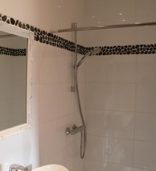 اتاق استاندارد چهار تخته, Hostel Lybeer