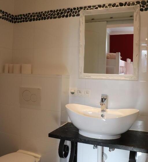 اتاق استاندارد چهار تخته, Hostel Lybeer