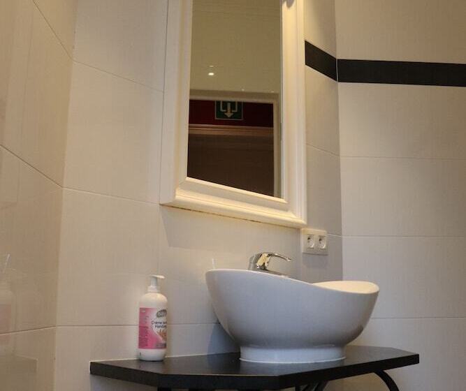 اتاق استاندارد با سرویس بهداشتی مشترک, Hostel Lybeer