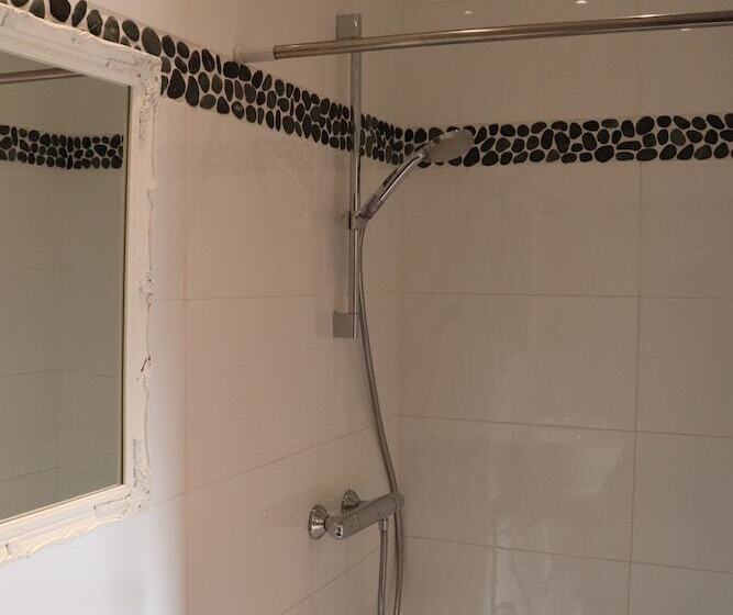 اتاق استاندارد چهار تخته, Hostel Lybeer