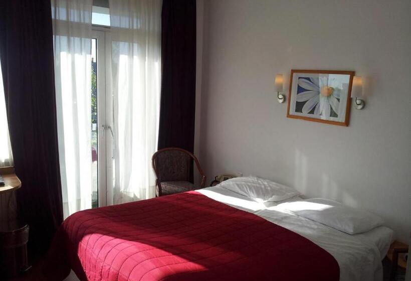 اتاق استاندارد سه نفره, Baan