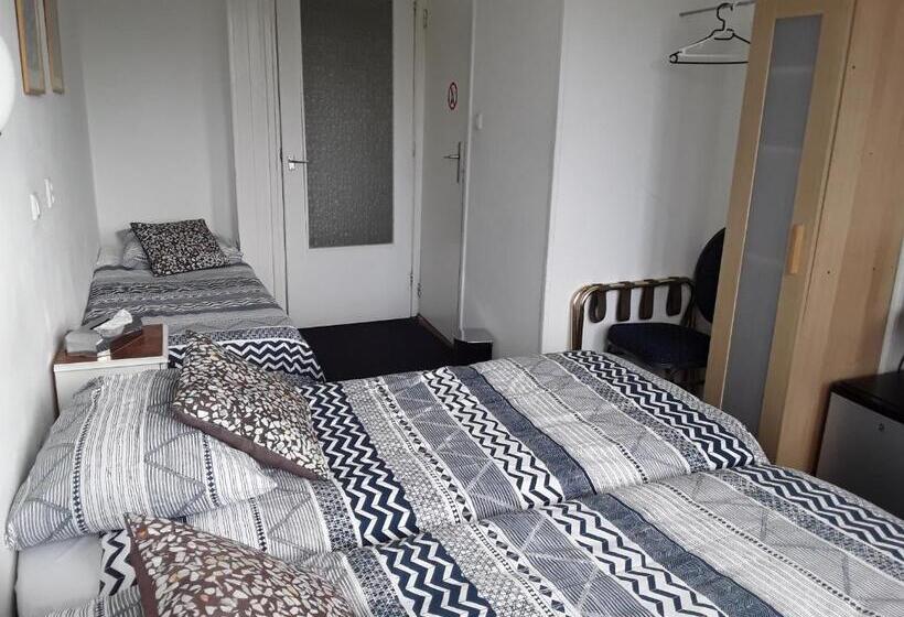 اتاق استاندارد سه نفره, Baan
