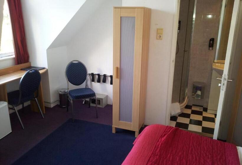 اتاق استاندارد سه نفره, Baan