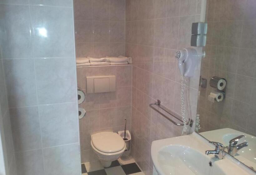 اتاق استاندارد سه نفره, Baan