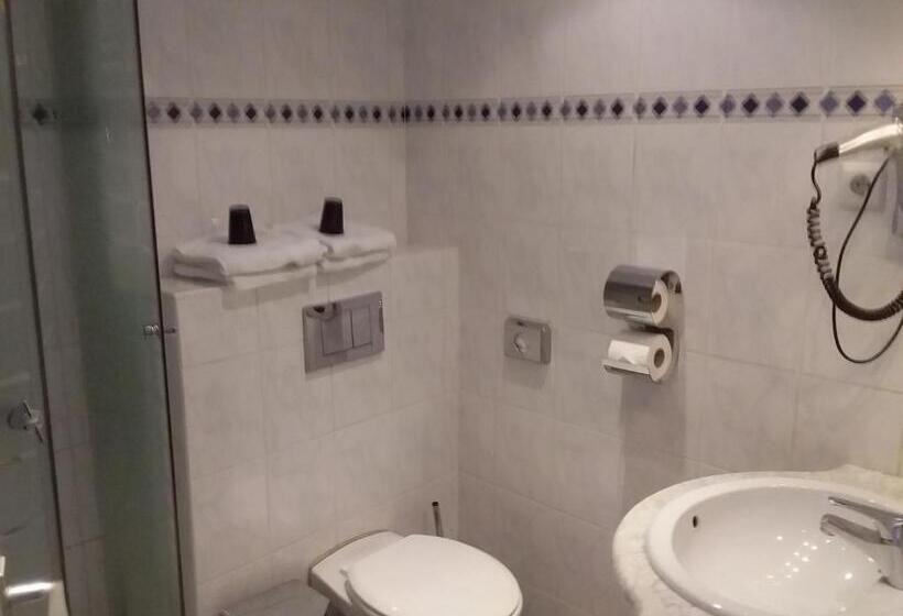اتاق اکونومی, Baan