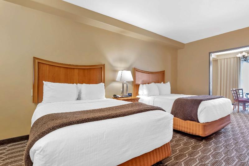 سوئیت با تخت بزرگ, Best Western Plus Swiss Chalet Hotel & Suites