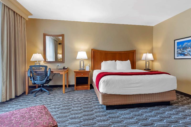 سوئیت با تخت بزرگ, Best Western Plus Swiss Chalet Hotel & Suites