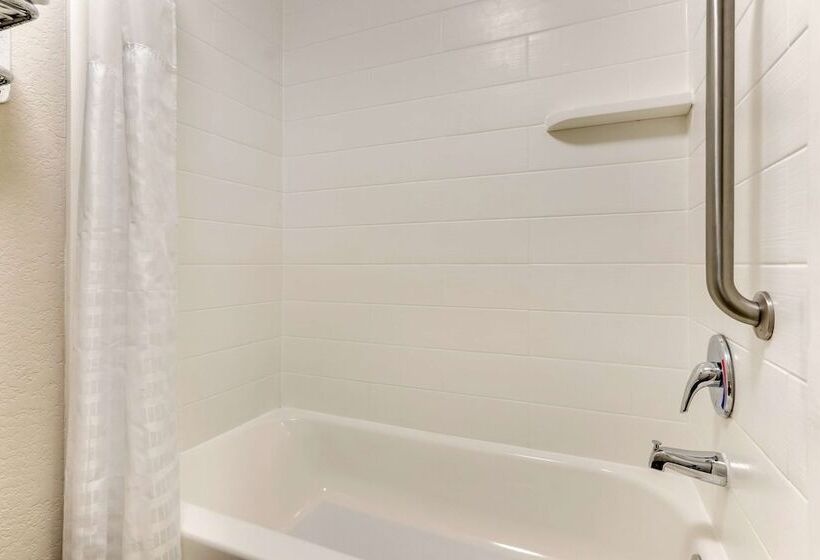 سوییت, Best Western Plus University Inn & Suites