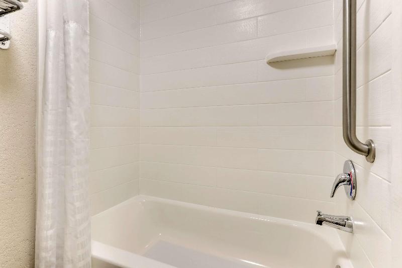 سوییت, Best Western Plus University Inn & Suites